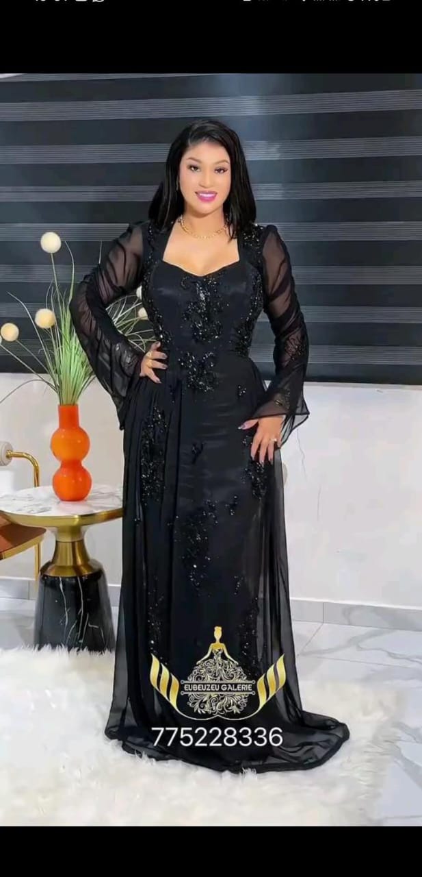 Robe Noire Élégance